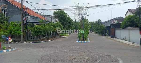image RUMAH FULL BANGUNAN 2 LT LETAK STRATEGIS TENGAH KOTA PERUM GRAHA MUTIARA SIDOARJO (5)