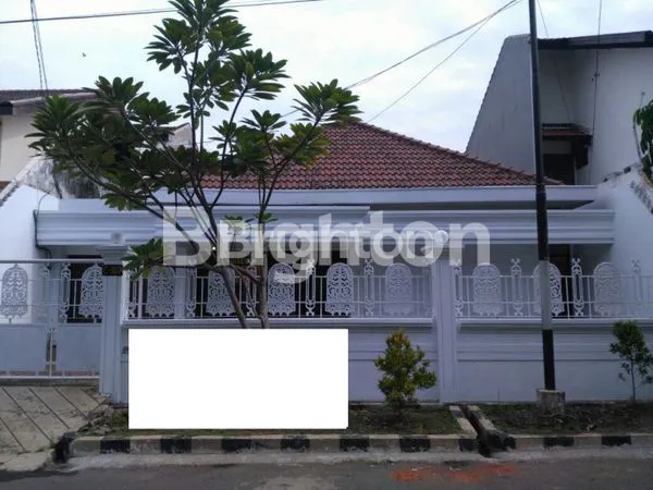 image RUMAH 1.5 LANTAI LOKASI STRATEGIS SURABAYA SELATAN (3)