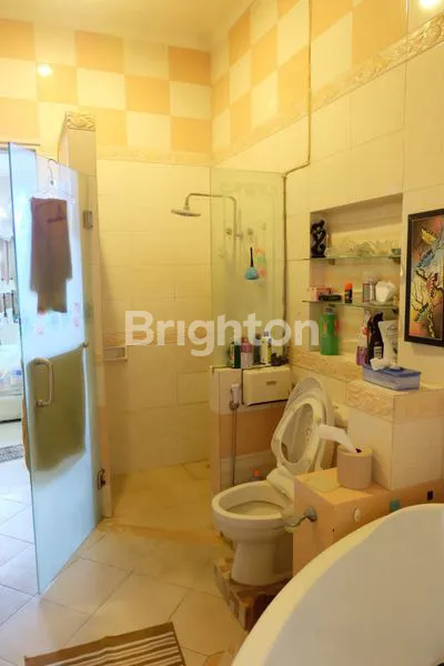 image RUMAH MEWAH DAN TERAWAT DI PUCANG ANOM, NGAGEL SURABAYA TIMUR (4)