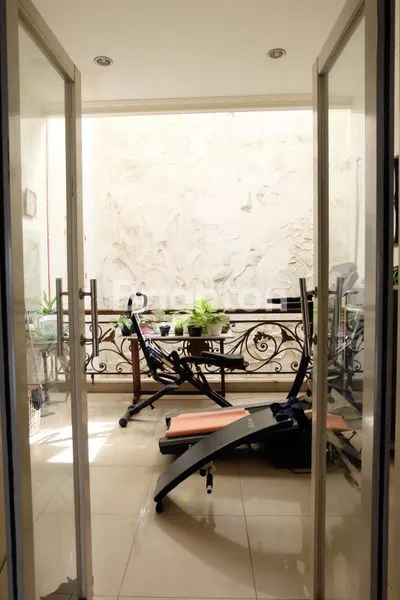 image RUMAH MEWAH DAN TERAWAT DI PUCANG ANOM, NGAGEL SURABAYA TIMUR (2)