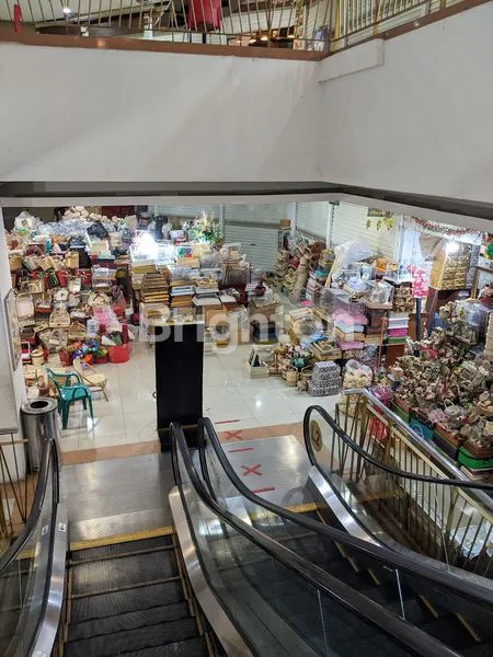 image KIOS CIKINI GOLD CENTER LB DI JALAN PEGANGSAAN, MENTENG, JAKARTA PUSAT (2)