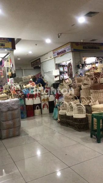 image KIOS CIKINI GOLD CENTER LB DI JALAN PEGANGSAAN, MENTENG, JAKARTA PUSAT (3)