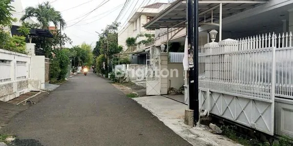 image RUMAH 2 LANTAI DALAM KOMPLEK ELIT DI KEMANGGISAN (6)