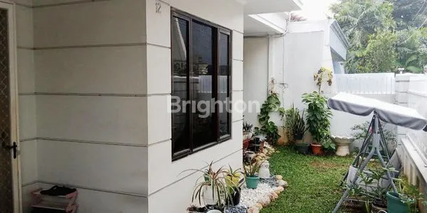 image RUMAH 2 LANTAI DALAM KOMPLEK ELIT DI KEMANGGISAN (1)