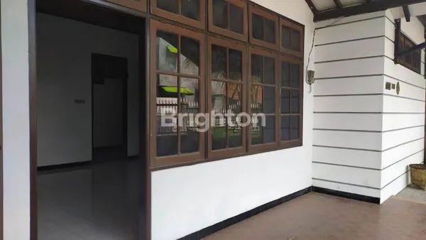 image RUMAH STRATEGIS PARE (2)