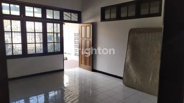 image RUMAH STRATEGIS PARE (3)