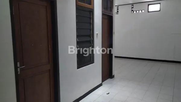 image RUMAH STRATEGIS PARE (4)