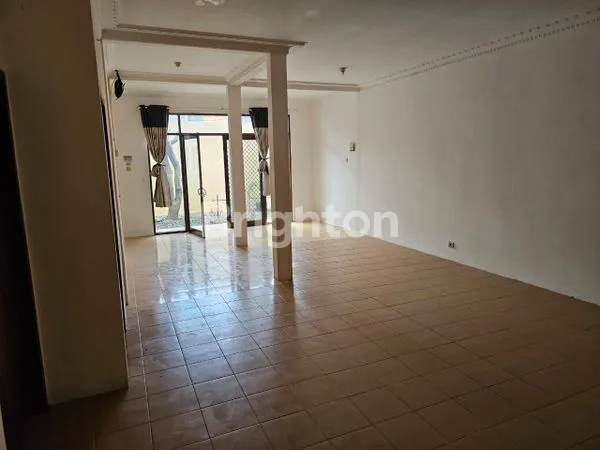 image RUMAH NYAMAN DI HOOK HALAMAN LUAS DAERAH SEJUK, BISA UNTUK KANTOR ATAU BUKA USAHA (6)