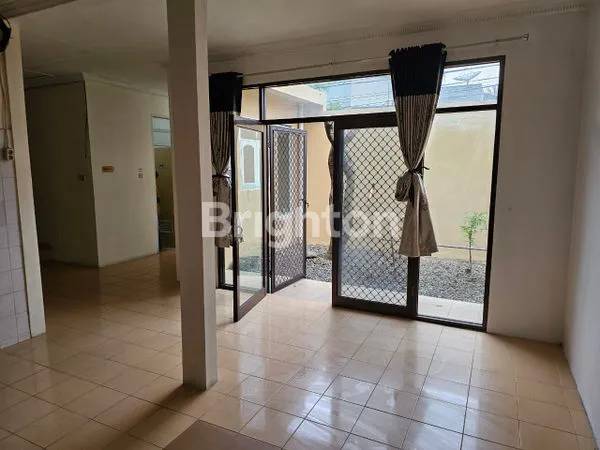 image RUMAH NYAMAN DI HOOK HALAMAN LUAS DAERAH SEJUK, BISA UNTUK KANTOR ATAU BUKA USAHA (8)