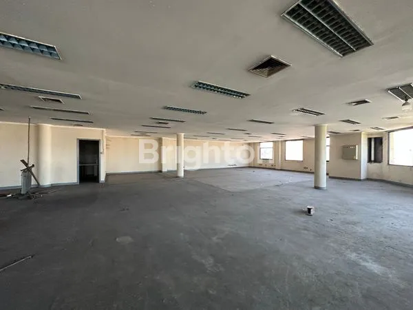 image GEDUNG HOOK DI PROTOKOL UTAMA VETERAN YOS SUDARSO SOLO SURAKARTA (4)