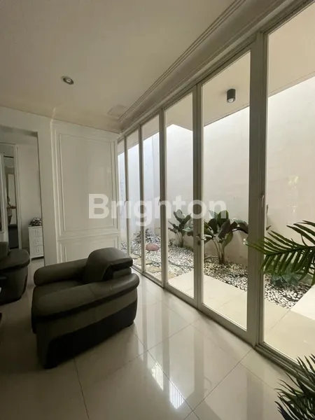 image MEWAH RUMAH 2UNIT MURAH 2 LANTAI SEMI FURNISH THE MANSION PAKUWON INDAH DEKAT PAKUWON MALL GWALK CITRALAND MAYJEN SUNGKONO CIPUTRA WORLD PINTU MASUK TOLL SURABAYA AREA RAMAI TIDAK SEPI, SURABAYA (3)