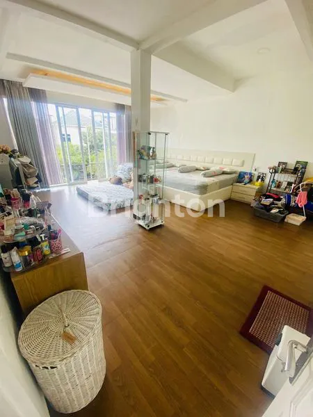 image HUNIAN STRATEGIS NYAMAN DAN ASRI DENGAN KOLAM RENANG PRIBADI MODERNLAND JALAN RAYA TAMAN GOLF TANGERANG (5)