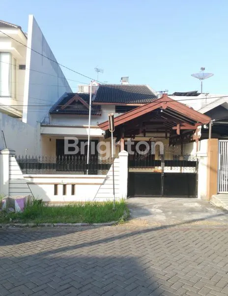Gambar Property RUMAH DENGAN TAMAN DI BELAKANG