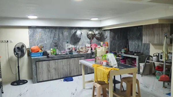image RUMAH TOMANG SIAP HUNI SEMI FURNISH - JAKARTA BARAT ROW 2 MOBIL (2)
