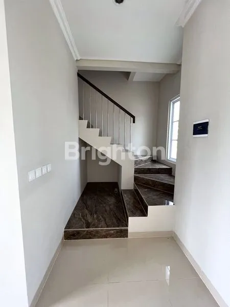image RUMAH CANTIK DAN CLASSIC MODERN DI PERUMAHAN CITRALAND, KOMPLEK ELITE DI PALEMBANG (4)