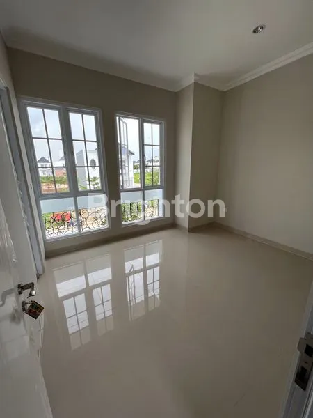 image RUMAH CANTIK DAN CLASSIC MODERN DI PERUMAHAN CITRALAND, KOMPLEK ELITE DI PALEMBANG (5)