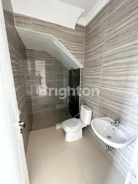 image RUMAH CANTIK DAN CLASSIC MODERN DI PERUMAHAN CITRALAND, KOMPLEK ELITE DI PALEMBANG (6)