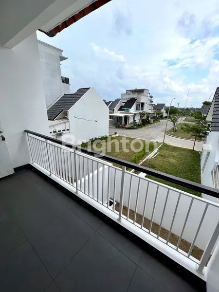 image RUMAH CANTIK DAN CLASSIC MODERN DI PERUMAHAN CITRALAND, KOMPLEK ELITE DI PALEMBANG (7)