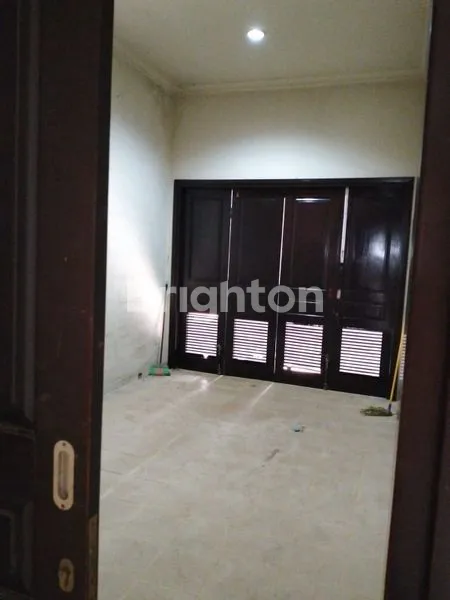 image RUMAH SIAP HUNI PETEMON DEKET PACUAN KUDA TIDAR (5)