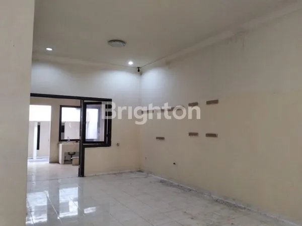 image RUMAH SIAP HUNI PETEMON DEKET PACUAN KUDA TIDAR (1)