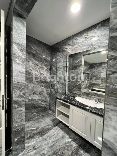 image VILLA MEWAH CLUSTER BELMONT - FURNISH LENGKAP & ROOFTOP LUAS (4)