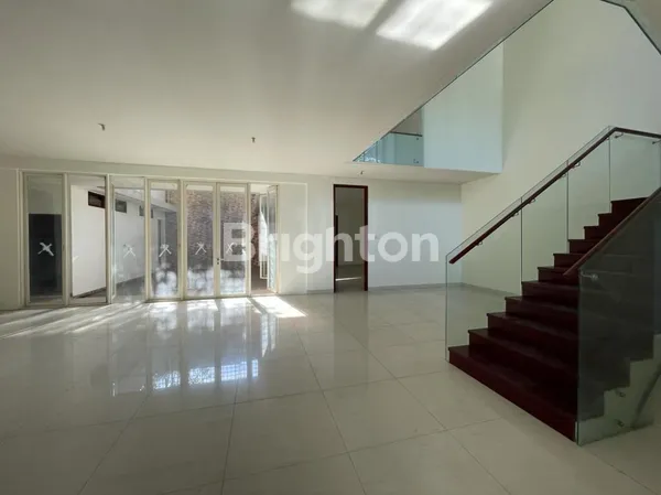 image RUMAH 2LANTAI MEWAH DI RAYA WISATA BUKIT MAS 2 DEKAT GWALK CITRALAND BEBAS BANJIR, JARANG ADA. AREA LOKASI RUMAH RAMAI, SURABAYA (2)