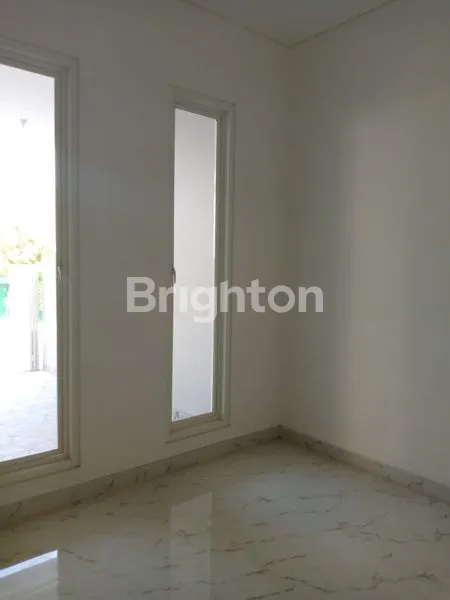 image RUMAH MINIMALIS 2 LT DI PONDOK TJANDRA INDAH MANGGA SIDOARJO (3)