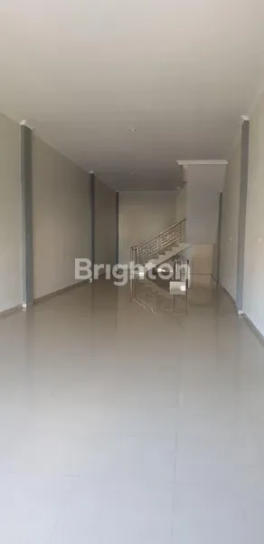 image SOLO BARU SIAP PAKAI DEKAT MALL DAN HOTEL, LUAS UNTUK USAHA (4)
