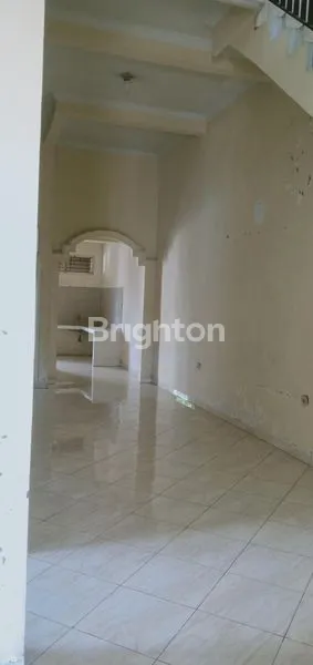 image RUMAH  2 LANTAI & SISA TANAH YG LUAS SECOND ROAD TERAWAT SIAP HUNI SUKODONO (3)