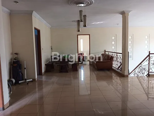 image RUMAH PINGGIR JALAN DEKAT STASIUN DEPOK (3)