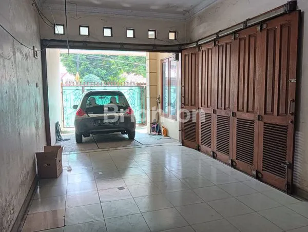 image RUMAH PINGGIR JALAN DEKAT STASIUN DEPOK (4)