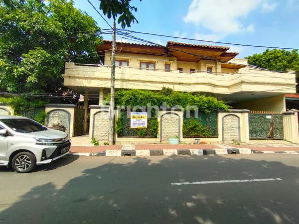image RUMAH PINGGIR JALAN DEKAT STASIUN DEPOK (1)