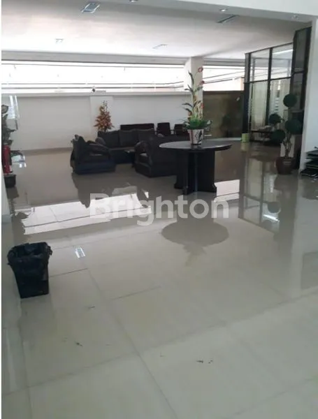 image GEDUNG EX SHOWROOM MOBIL DI DAERAH JEBRES SOLO (7)