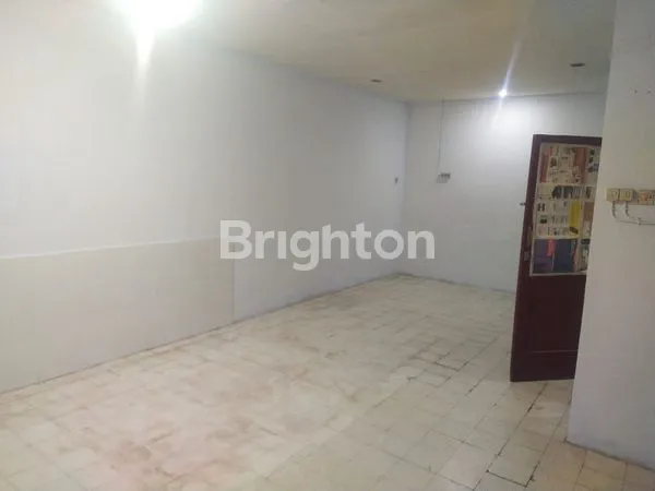 image RUMAH SEDERHANA DAERAH TENGAH KOTA DI WILAYAH PETEMON (3)