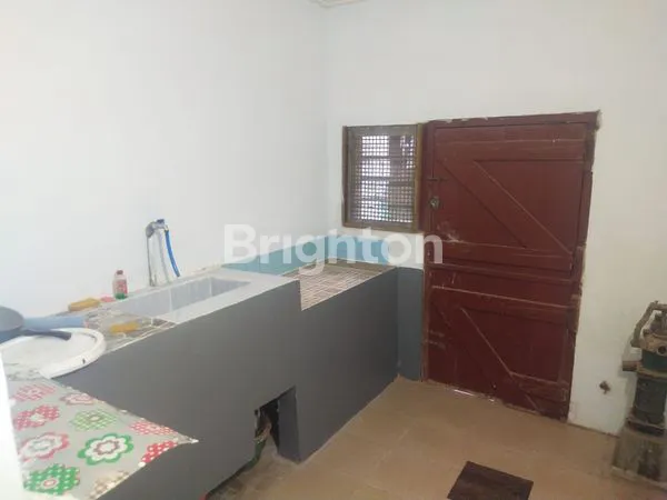 image RUMAH SEDERHANA DAERAH TENGAH KOTA DI WILAYAH PETEMON (2)