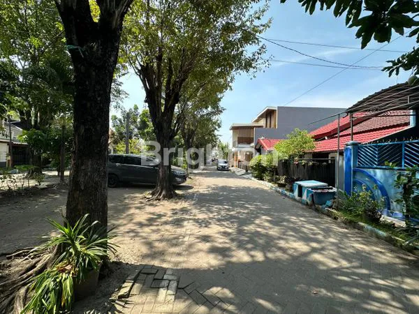 image RUMAH HITUNG TANAH DI PONDOK TJANDRA INDAH MANGGA SIDOARJO DEPAN TAMAN (2)