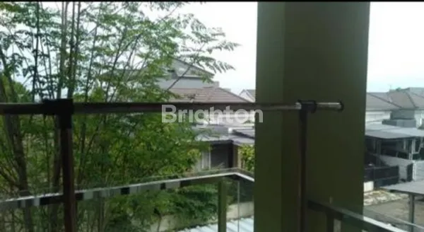 image RUMAH CANTIK  2 LANTAI FULL FURNISH DI CLUSTER NYAMAN & PERUMAHAN STRATEGIS LENGKAP FASILITAS  (4)