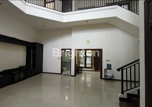 image RUMAH LUAS TERAWAT SELANGKAH KE RAYA MULYOSARI, SUTOREJO (2)