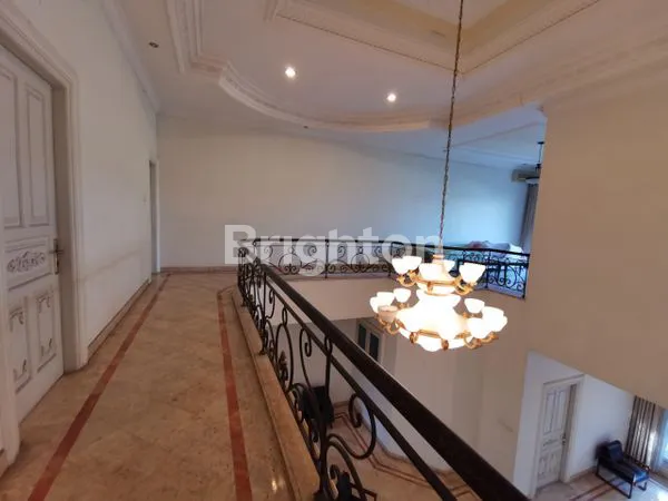 image RUMAH CLASSIC DARMO HILL FULL MARMER TATANAN LOS (7)