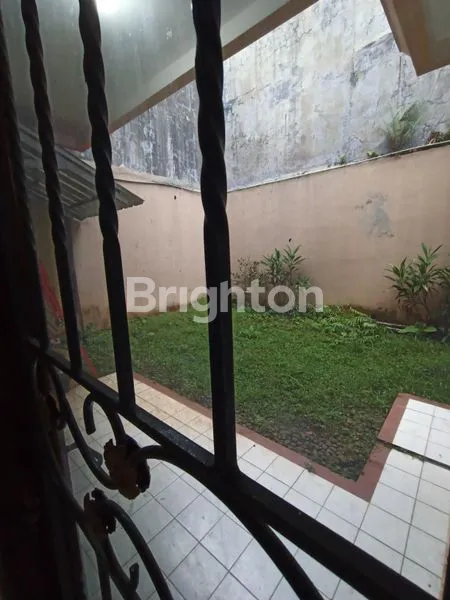 image RUMAH MEWAH STRATEGIS SIAP HUNI DI TENGAH KOTA SANGAT NYAMAN (4)