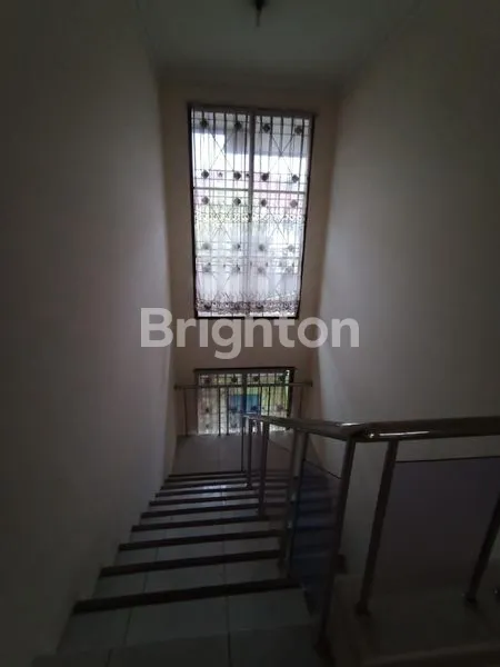 image RUMAH MEWAH STRATEGIS SIAP HUNI DI TENGAH KOTA SANGAT NYAMAN (3)