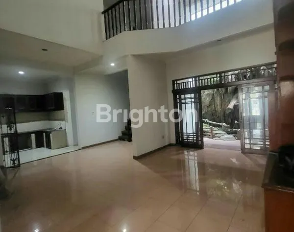 image RUMAH HOEK SIAP PAKAI DISEWAKAN JAKTIM (1)