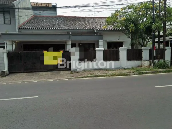 image RUMAH HOEK SIAP PAKAI DISEWAKAN JAKTIM (5)