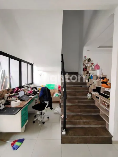 image RUMAH LUAS ASRI DALAM KOMPLEK (3)