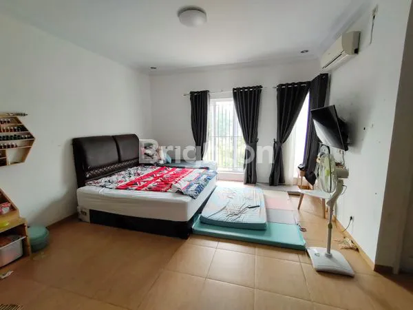 image RUMAH LUAS ASRI DALAM KOMPLEK (1)