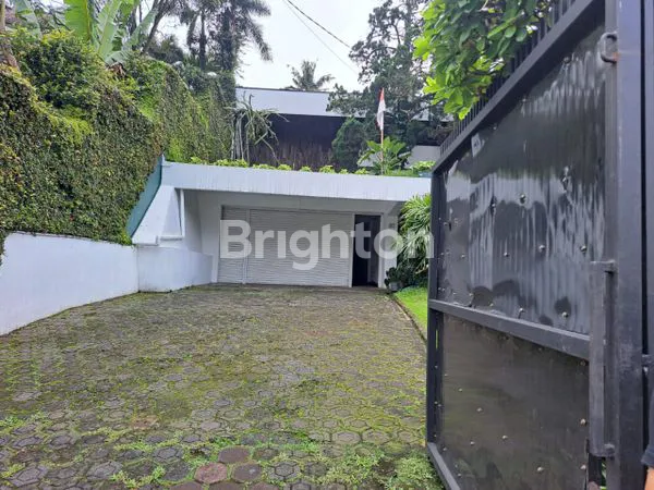image RUMAH CANTIK ASRI DAN STRATEGIS DEKAT DENGAN MALL PVJ BANDUNG  (4)