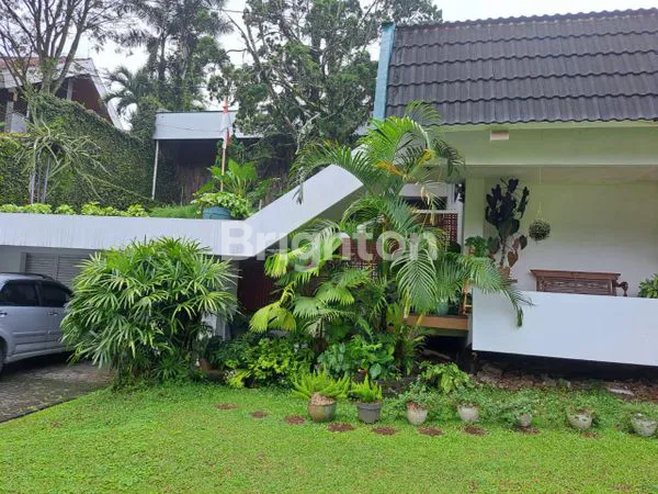 image RUMAH CANTIK ASRI DAN STRATEGIS DEKAT DENGAN MALL PVJ BANDUNG  (6)