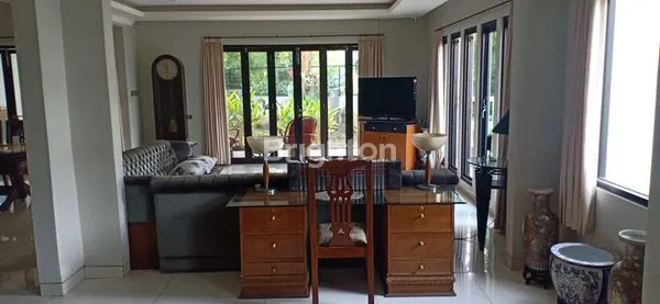 image RUMAH CANTIK DENGAN HALAMAN LUAS DI BANDUNG UTARA  (5)