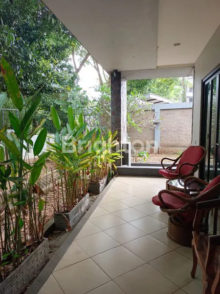 image RUMAH CANTIK DENGAN HALAMAN LUAS DI BANDUNG UTARA  (8)