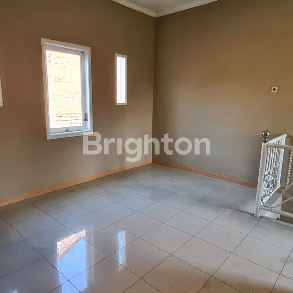 image RUMAH 2LANTAI SIAP HUNI LOKASI STRATEGIS JALAN KOMBESPOL M.DURYAT (4)